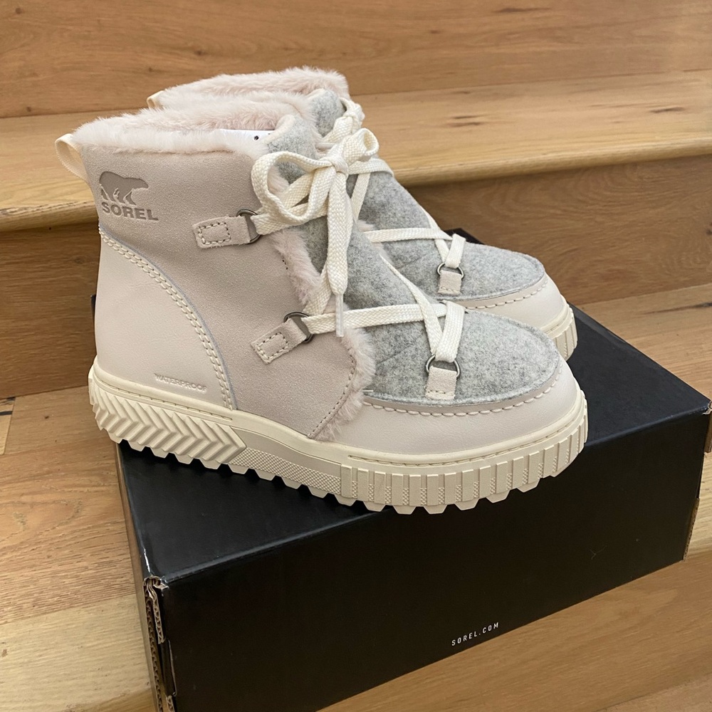 NWT Sorel Ona Ave Alpine Boot in Chalk